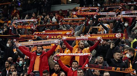 ­G­a­l­a­t­a­s­a­r­a­y­ ­T­a­r­a­f­t­a­r­ı­ ­B­e­n­i­ ­İ­s­t­i­y­o­r­­